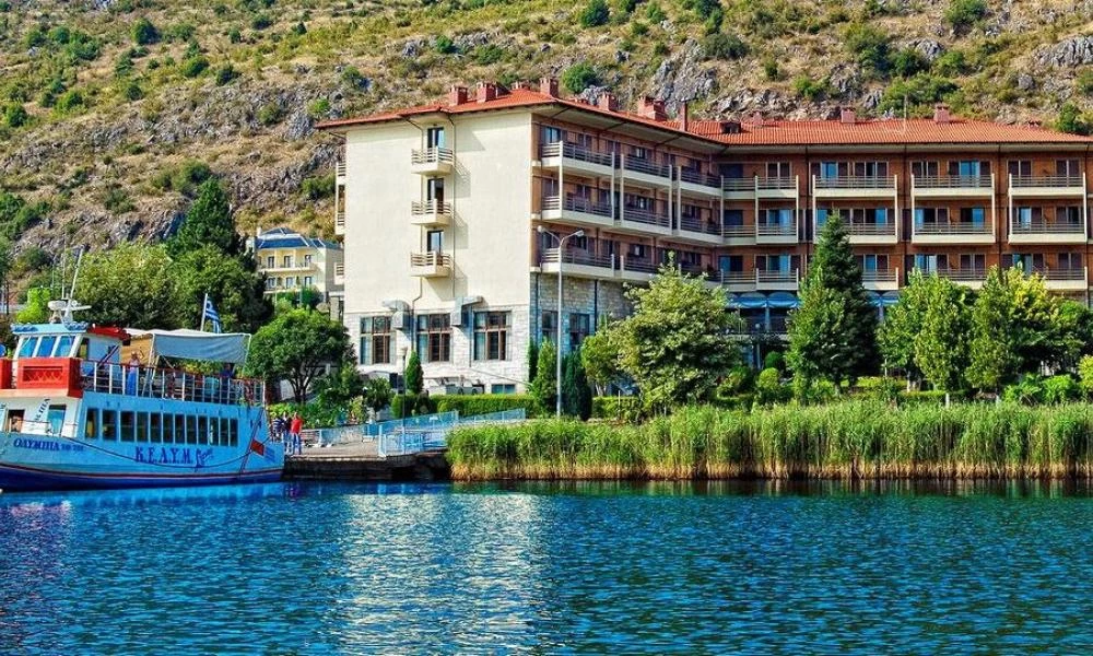 Ισχυρή έκρηξη ισοπέδωσε ξενοδοχείο στην Καστοριά (βίντεο)